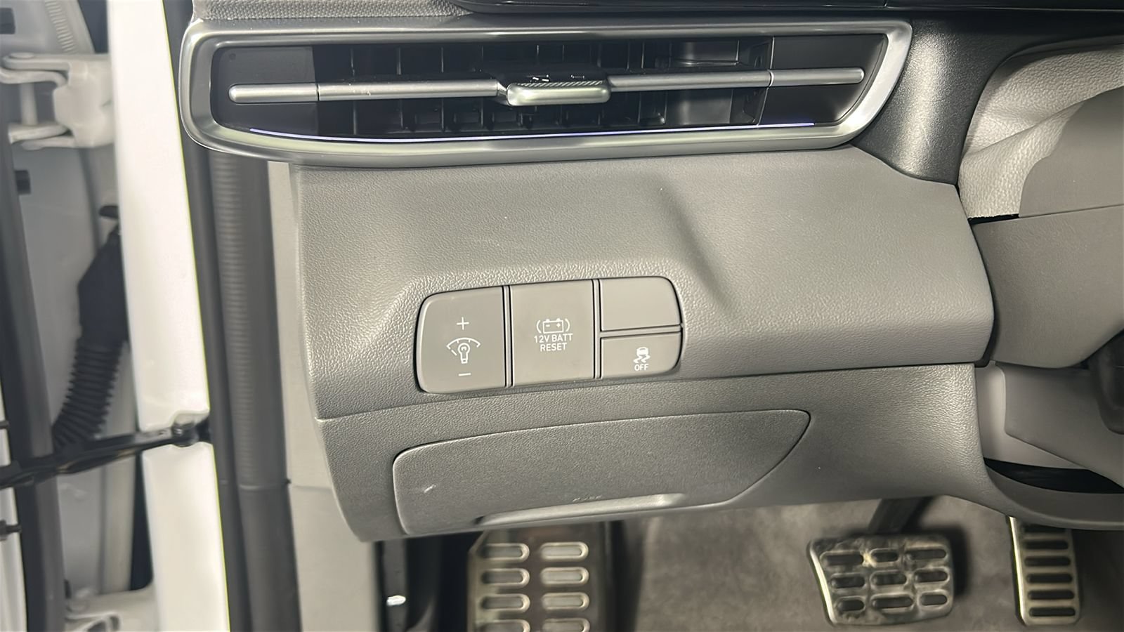 Certified 2025 Hyundai Elantra SEL FWD image 23