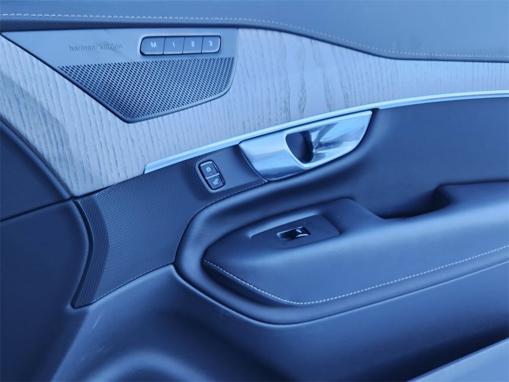 Used 2025 Volvo XC90 T8 Ultra w/ Protection Package Premier image 21