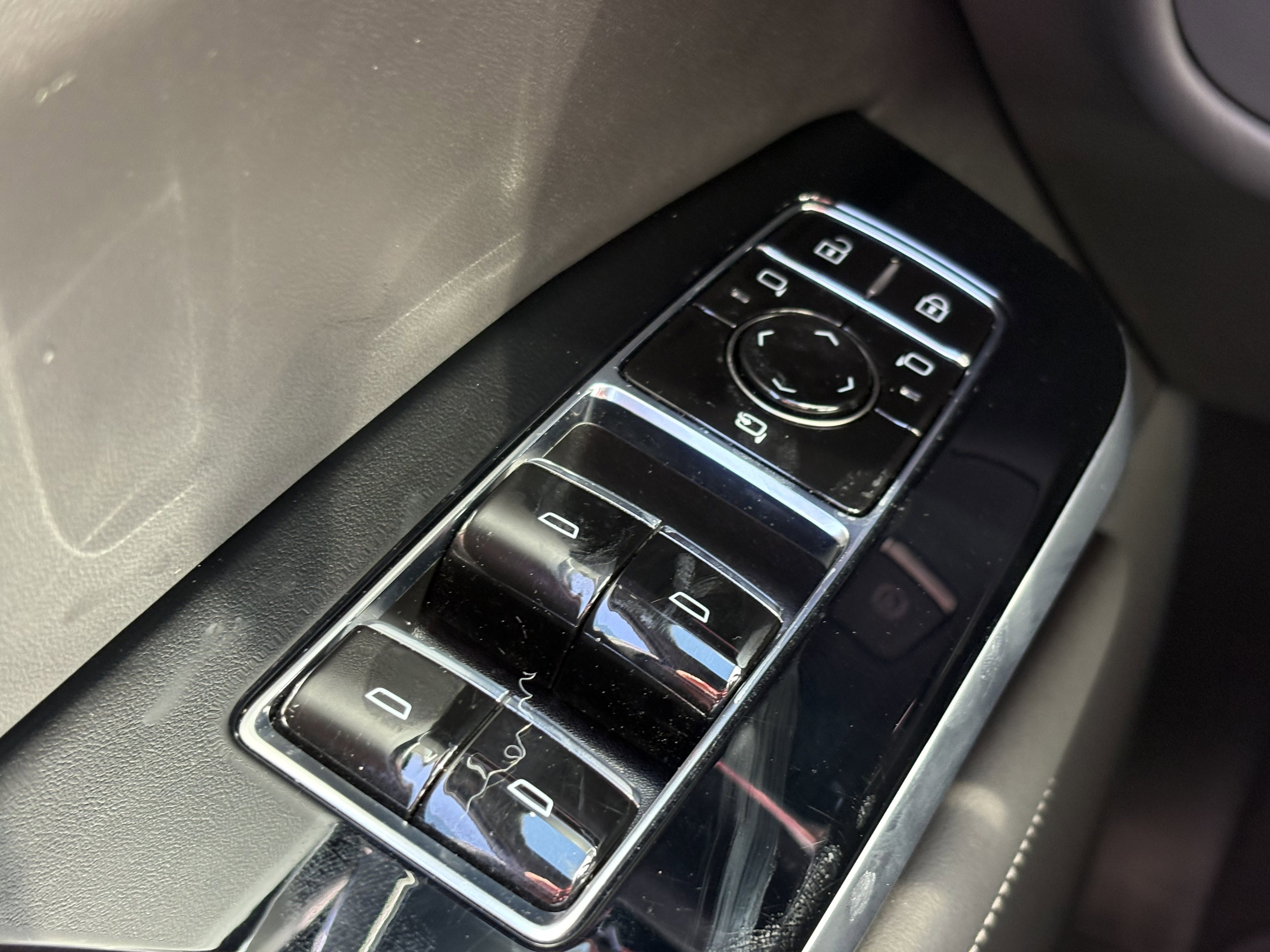 Used 2025 Cadillac Escalade ESV Premium Luxury Platinum AWD/4WD image 30