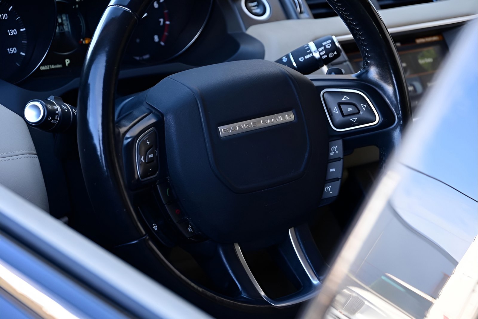 Used 2019 Land Rover Range Rover Evoque SE AWD/4WD image 19