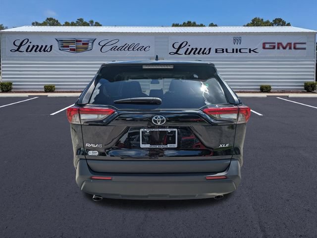 Used 2021 Toyota RAV4 XLE Premium FWD image 5