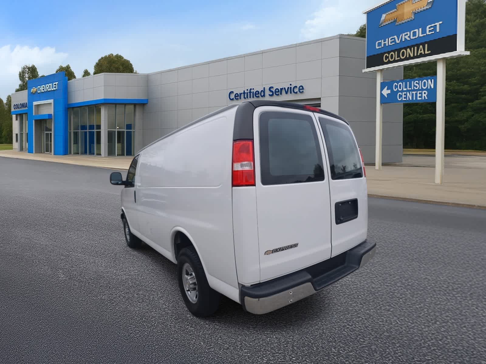 Used 2022 Chevrolet Express 2500 w/ Driver Convenience Package image 5