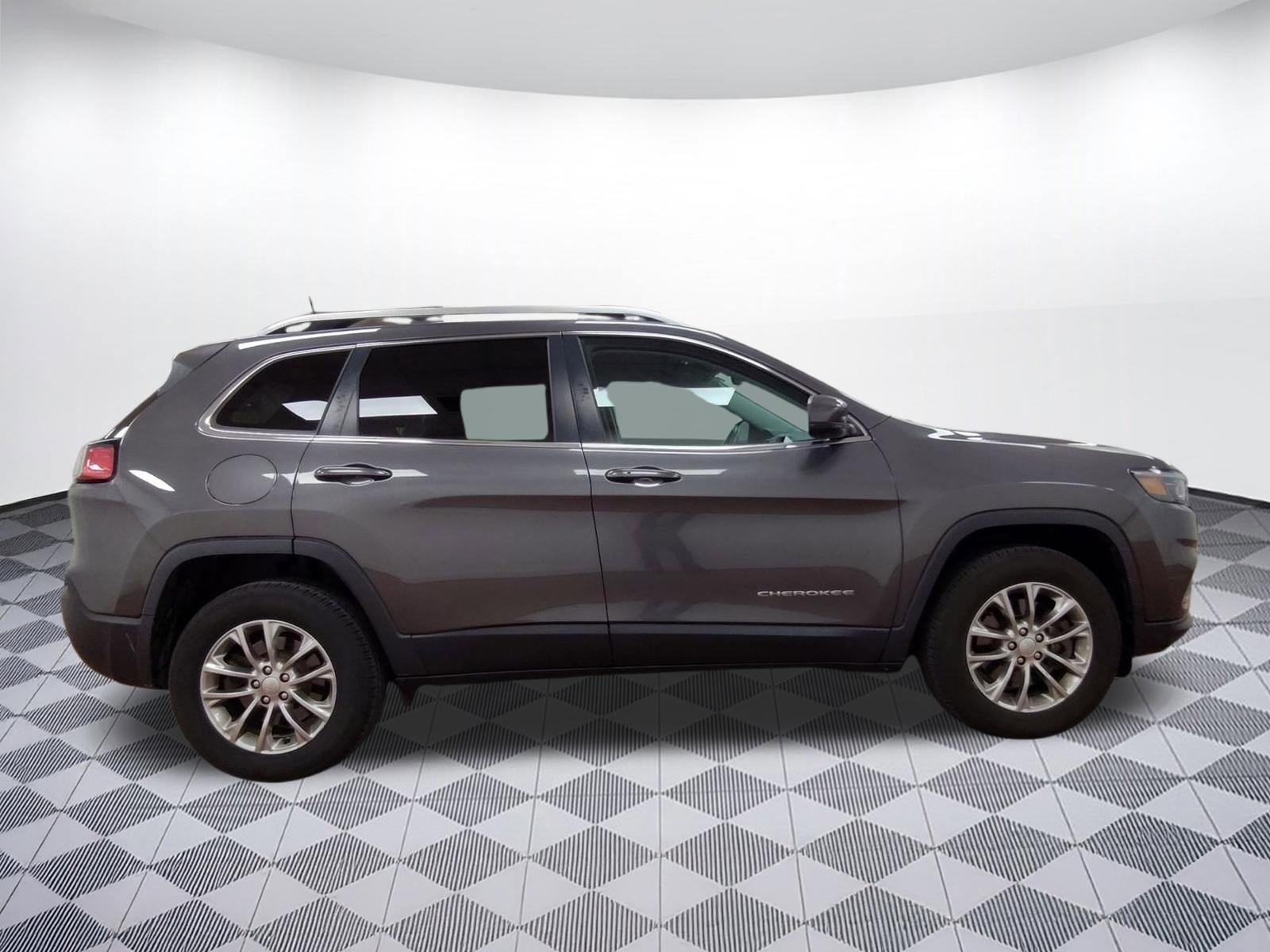Used 2019 Jeep Cherokee Latitude Plus image 7