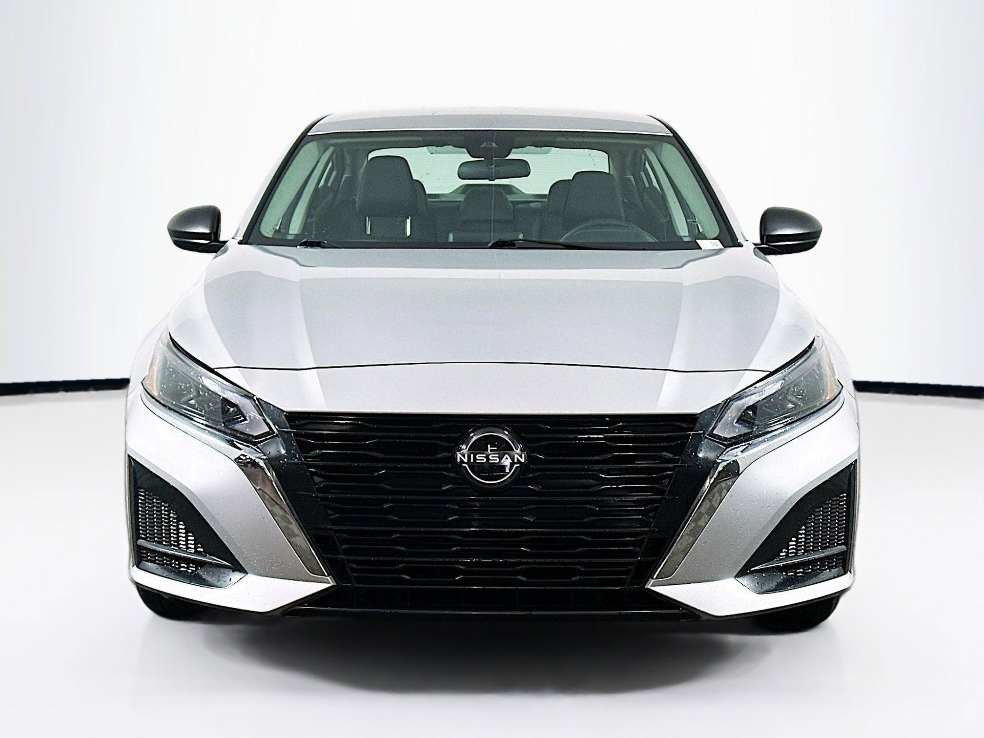 Used 2024 Nissan Altima 2.5 SV image 2