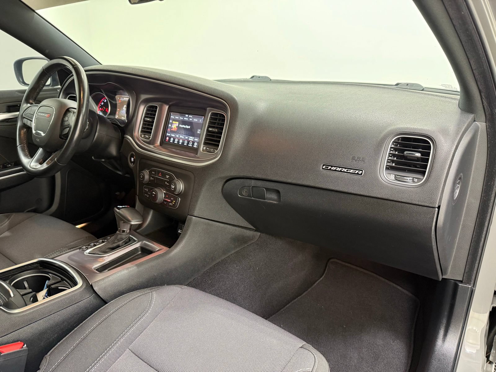 Used 2019 Dodge Charger SXT RWD image 28