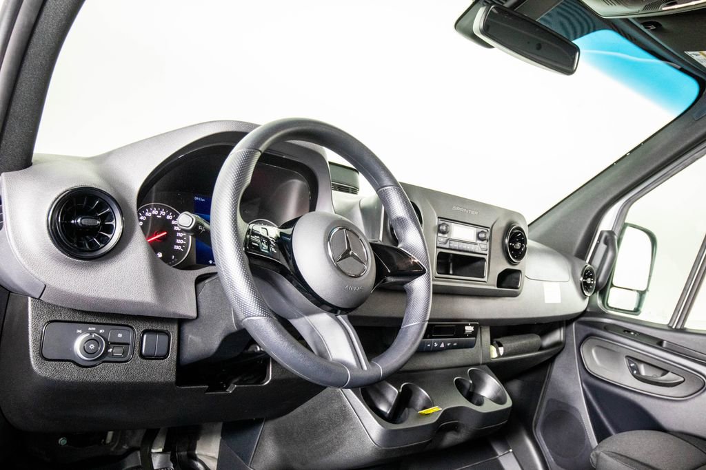 Used 2025 Mercedes-Benz Sprinter 2500 image 14
