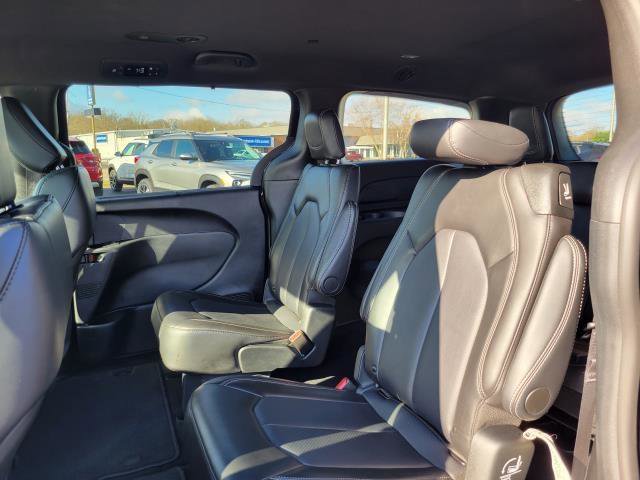 Used 2025 Chrysler Pacifica Select image 21