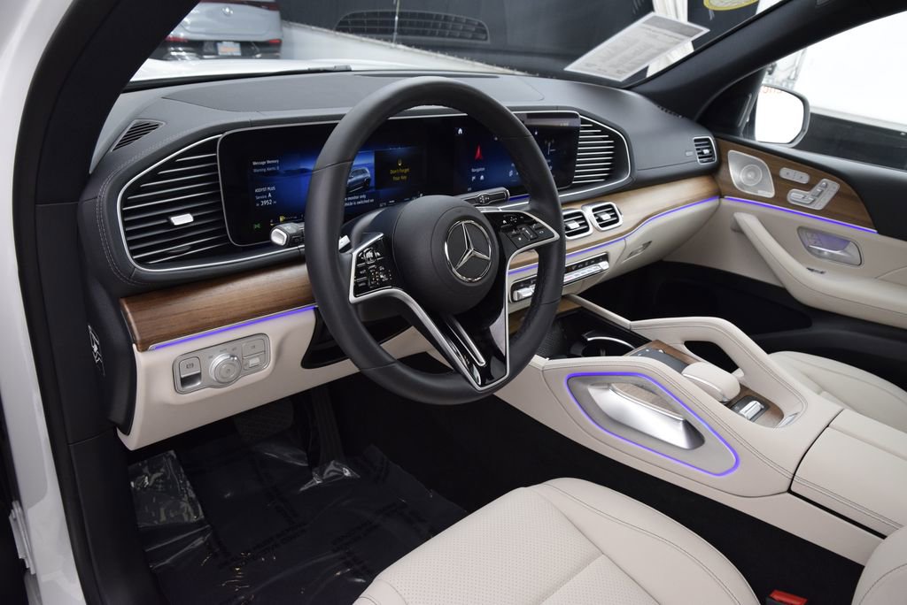 Used 2025 Mercedes-Benz GLS 450 4MATIC image 21