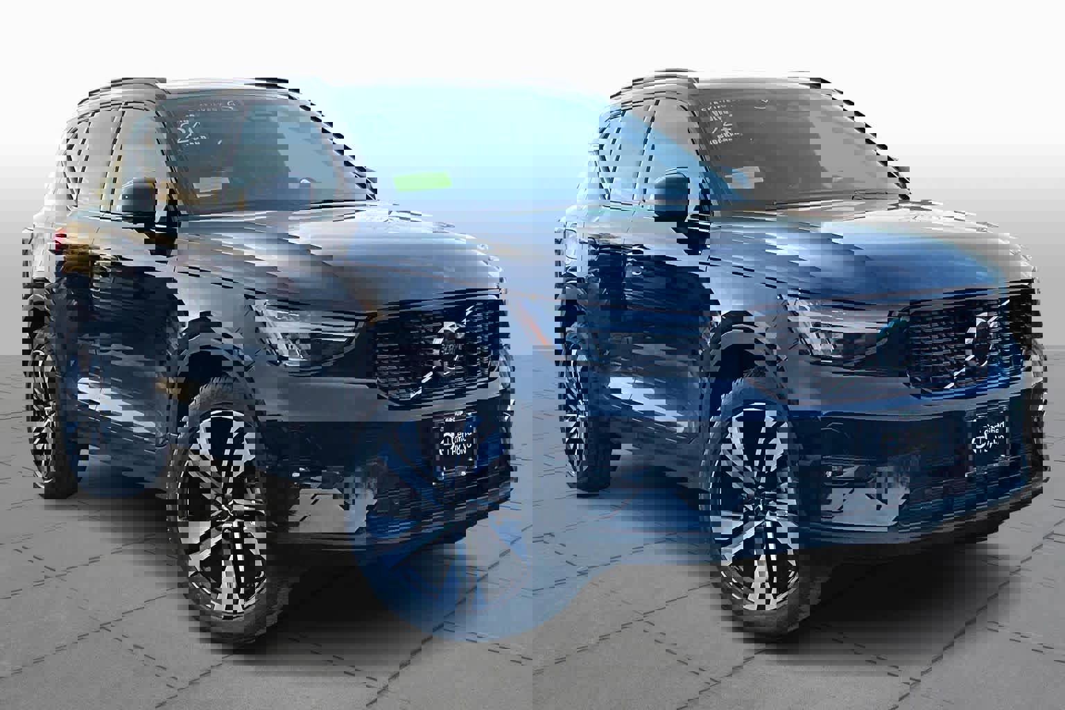 Certified 2024 Volvo XC40 B5 Plus w/ Protection Package Premier image 3