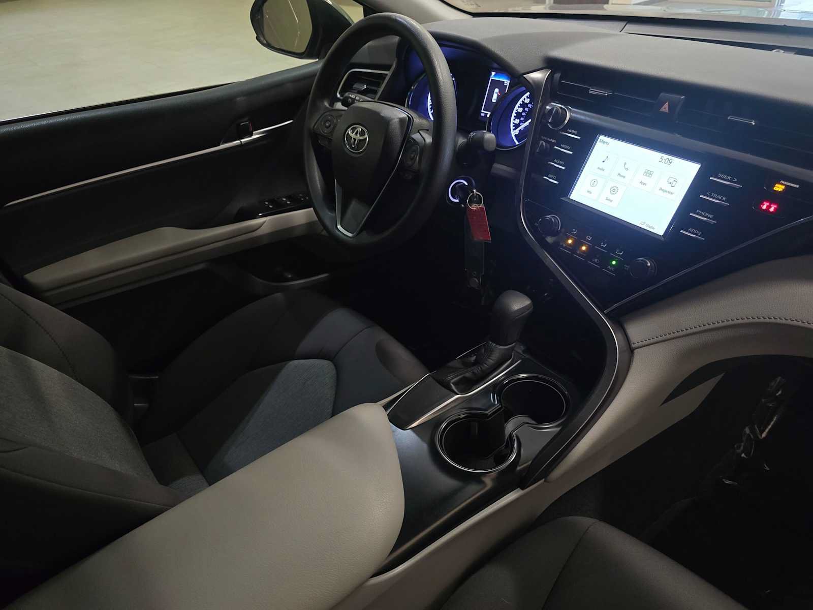 Used 2018 Toyota Camry LE FWD image 28