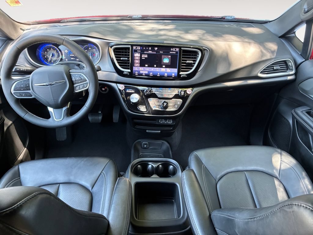 Used 2025 Chrysler Pacifica Select FWD image 10
