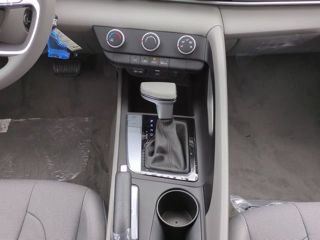 New 2026 Hyundai Elantra SE FWD image 18