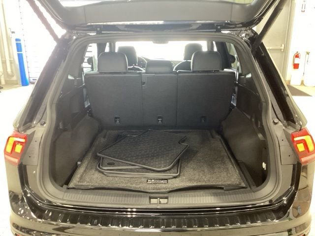 Certified 2024 Volkswagen Tiguan SE R-Line image 12