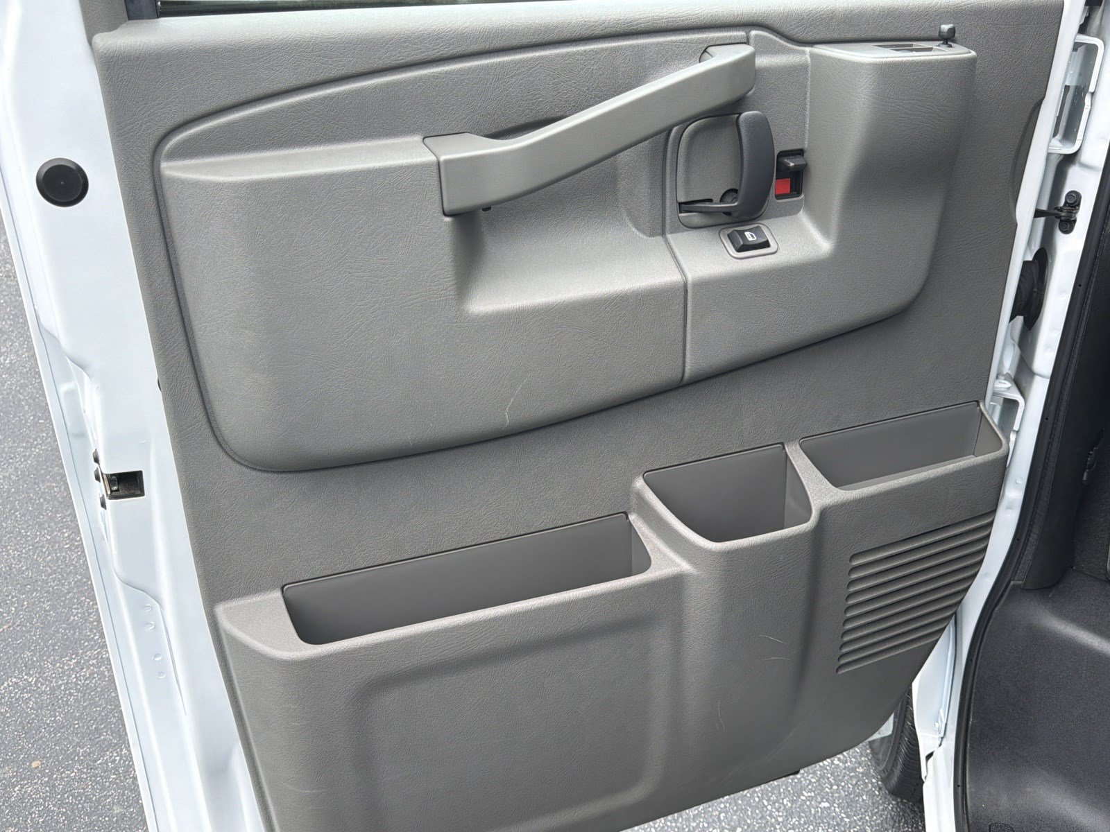 Used 2022 Chevrolet Express 2500 LT RWD image 10