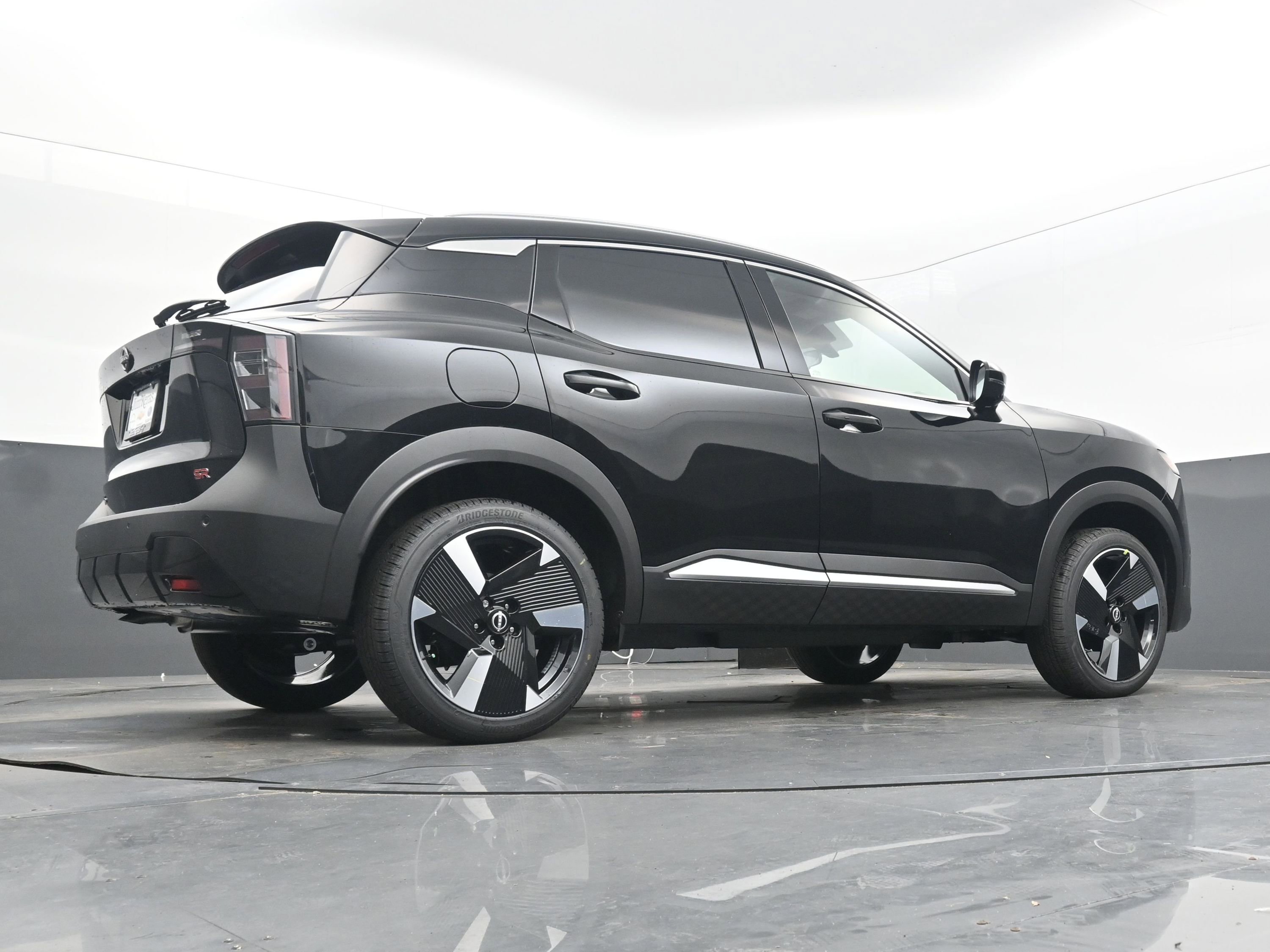 Used 2025 Nissan Kicks SR image 24