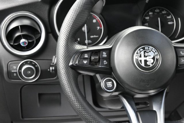 Used 2022 Alfa Romeo Stelvio Ti w/ Active Assist Plus Package AWD/4WD image 27