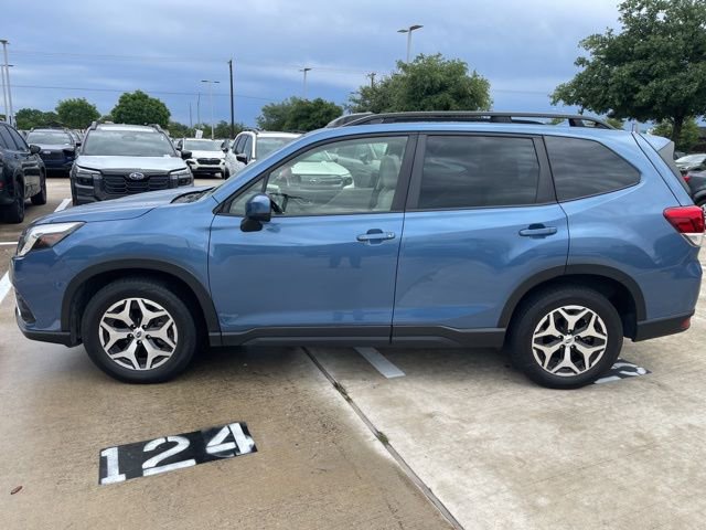Used 2022 Subaru Forester Premium image 5