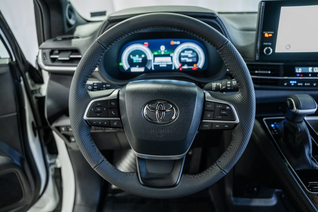 Used 2026 Toyota Sienna Limited AWD/4WD image 31