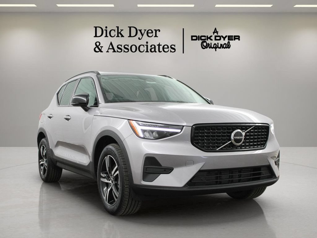 New 2026 Volvo XC40 B4 Core w/ Protection Package Premier