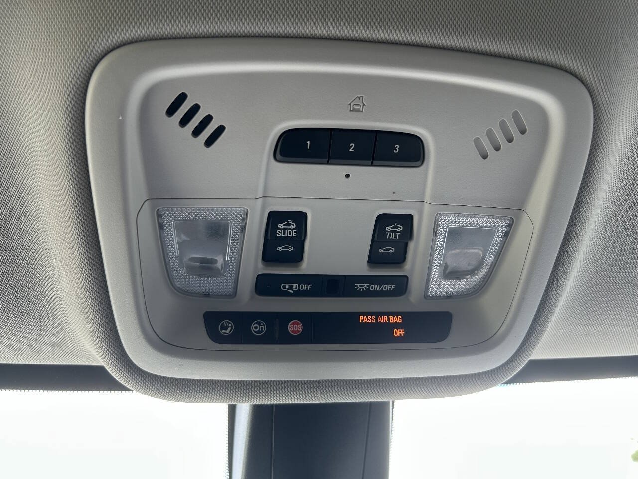 Used 2019 Chevrolet Traverse Premier w/ Driver Confidence II Package FWD image 21