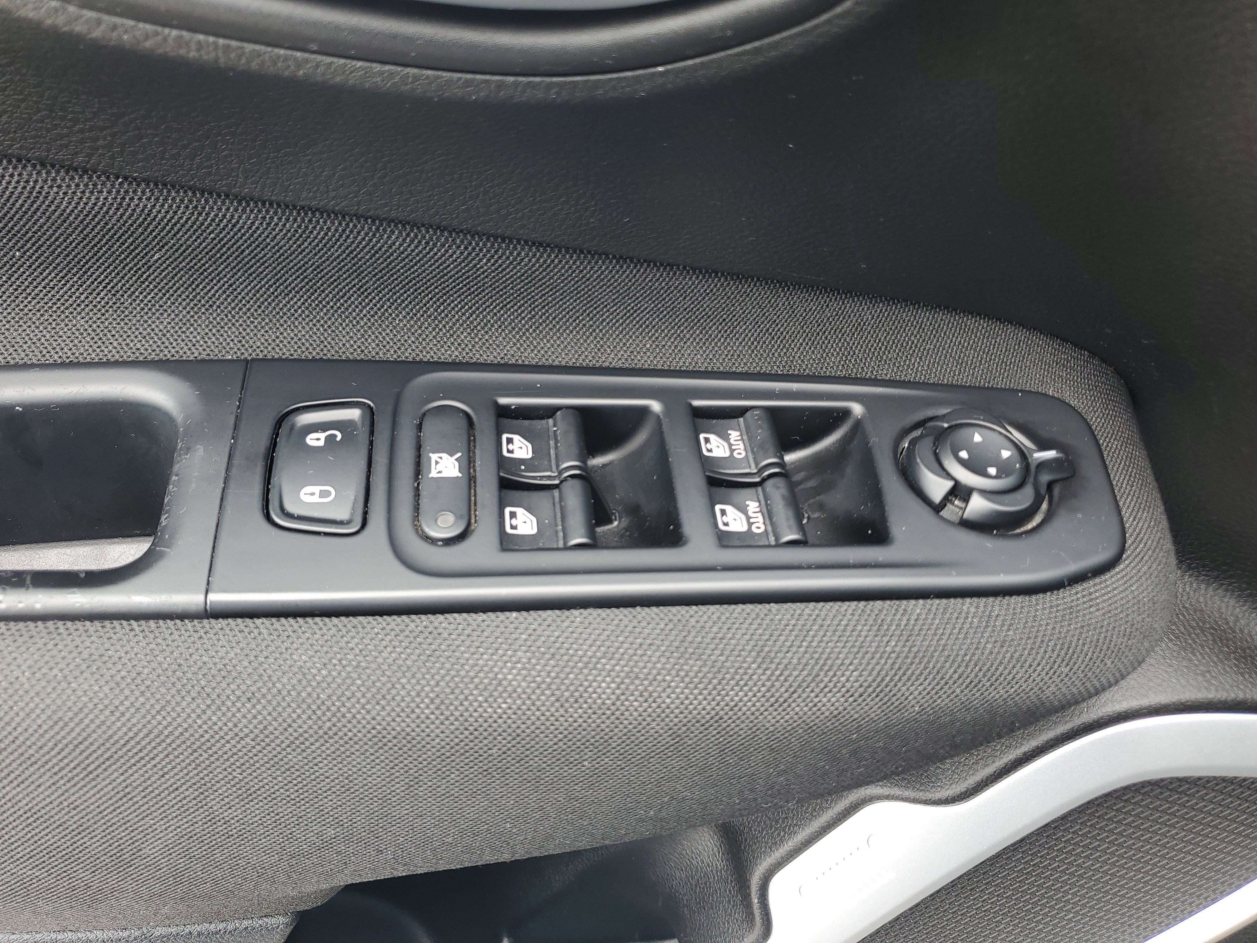 Used 2021 Jeep Renegade Latitude AWD/4WD image 25