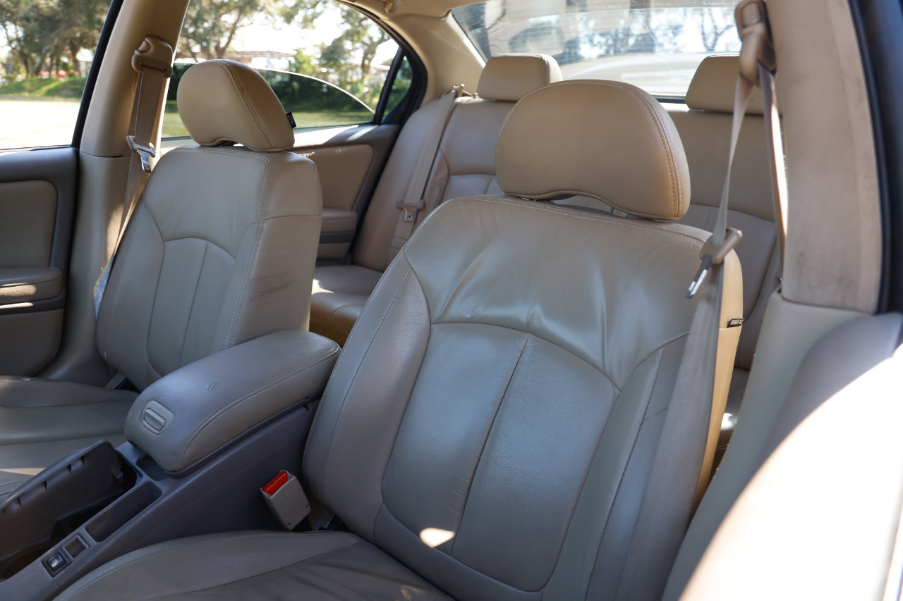 Used 2001 INFINITI I30 TOURING w/ (B03) Touring Sport Pkg image 6