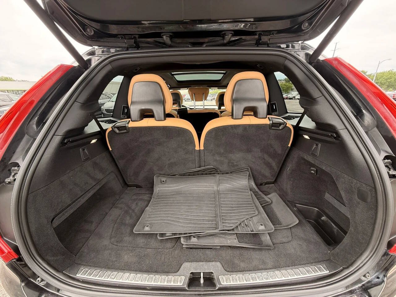 Used 2018 Volvo XC90 T6 Momentum w/ Convenience Package AWD/4WD image 19