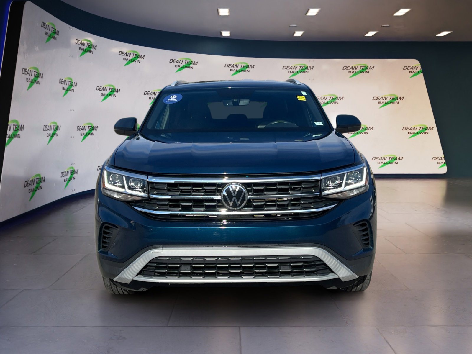 Certified 2022 Volkswagen Atlas Cross Sport SE image 2