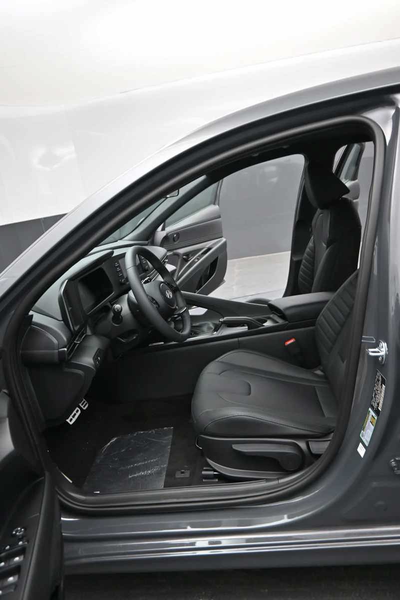 New 2026 Hyundai Elantra SEL Sport FWD image 17