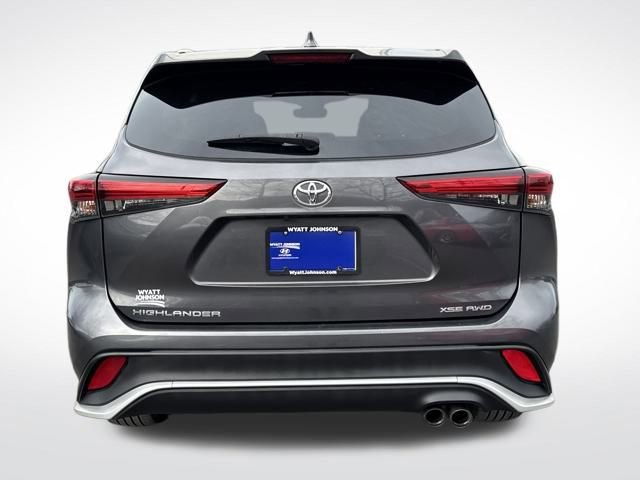 Used 2021 Toyota Highlander XSE image 4