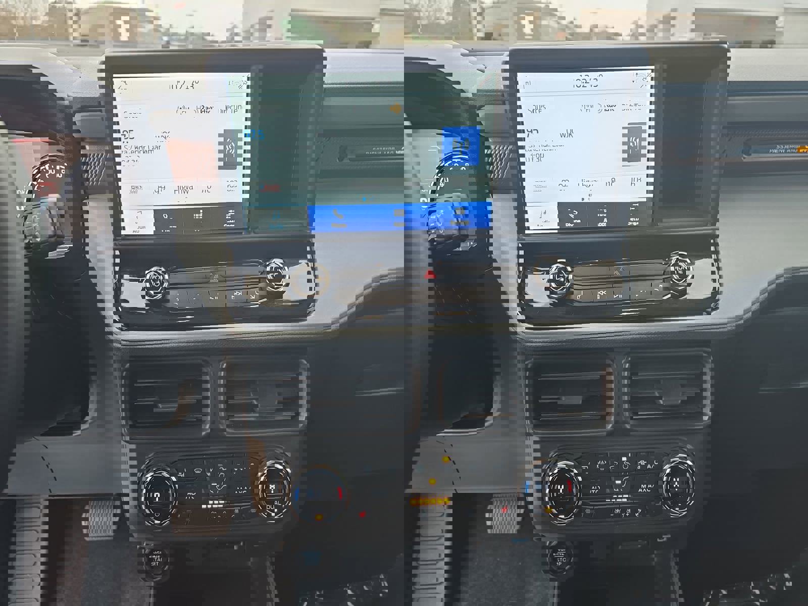 Used 2022 Ford Maverick Lariat w/ Lariat Luxury Package image 22