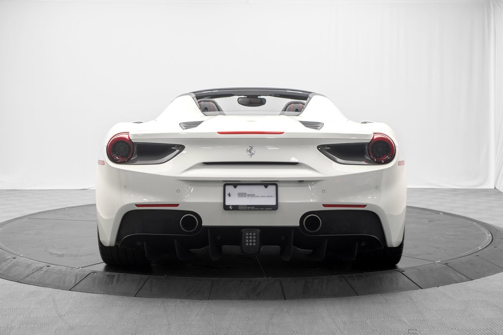 Used 2018 Ferrari 488 Spider RWD image 4