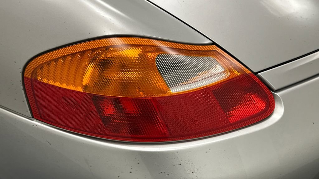 Used 2000 Porsche Boxster image 25