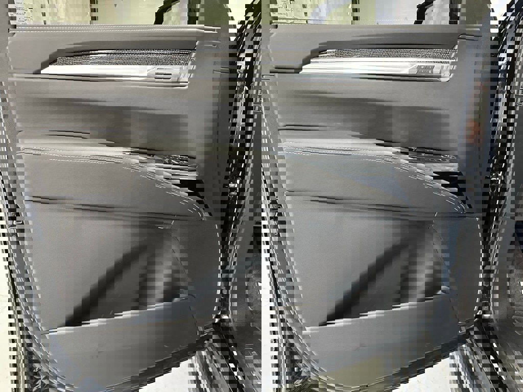 Used 2025 Cadillac Escalade V image 8