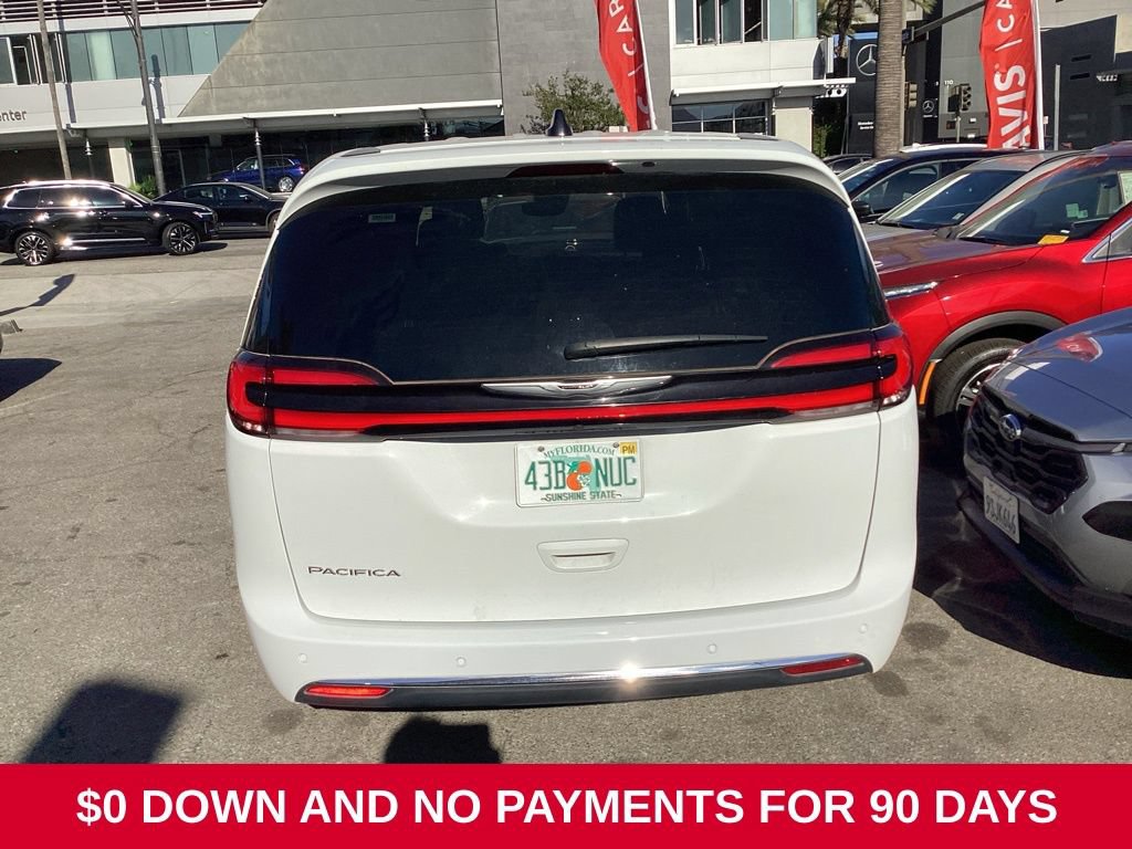 Used 2025 Chrysler Pacifica Select FWD image 8