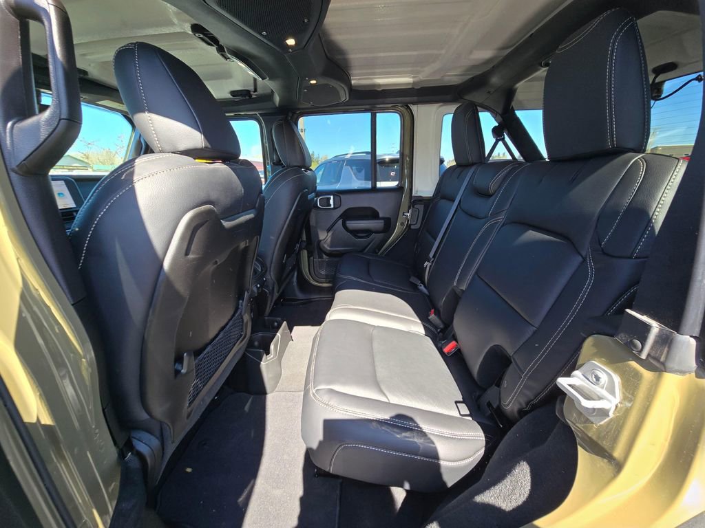 Used 2025 Jeep Wrangler Unlimited Rubicon image 12