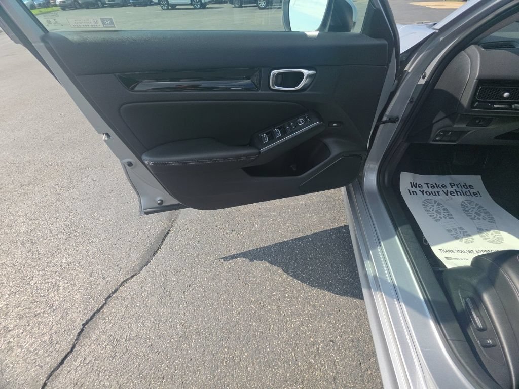 Used 2022 Honda Civic Touring image 12