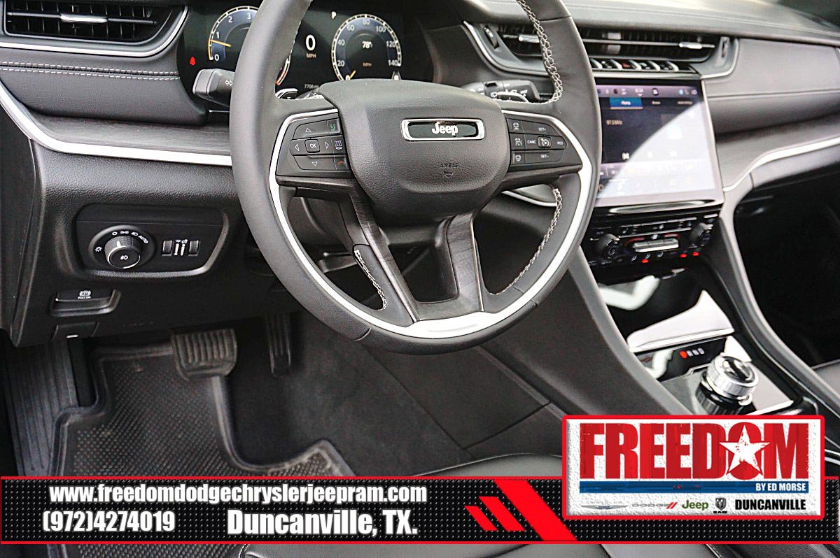 Certified 2025 Jeep Grand Cherokee Limited w/ Black Appearance Package RWD image 26