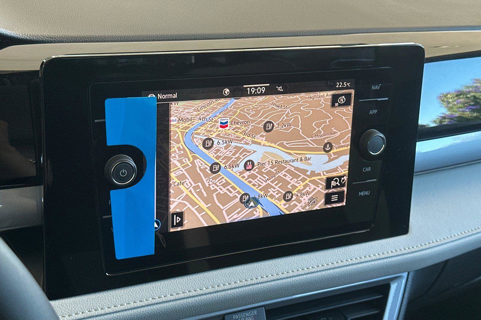 New 2025 Volkswagen Taos SEL image 18