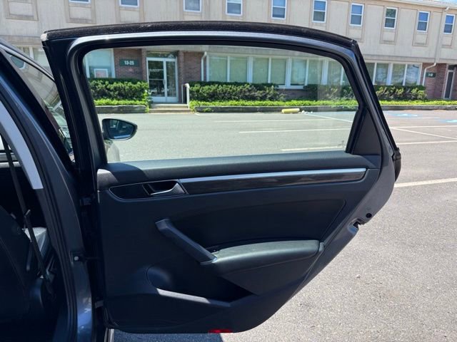 Used 2018 Volkswagen Passat 2.0T SE w/ SE Lighting Package FWD image 30