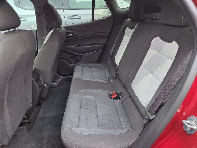 Used 2024 Chevrolet Trax RS FWD image 11