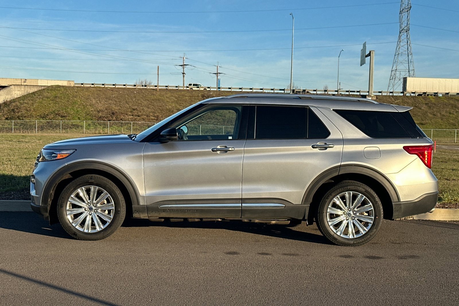 Used 2020 Ford Explorer Limited w/ Class III Trailer Tow Package image 6