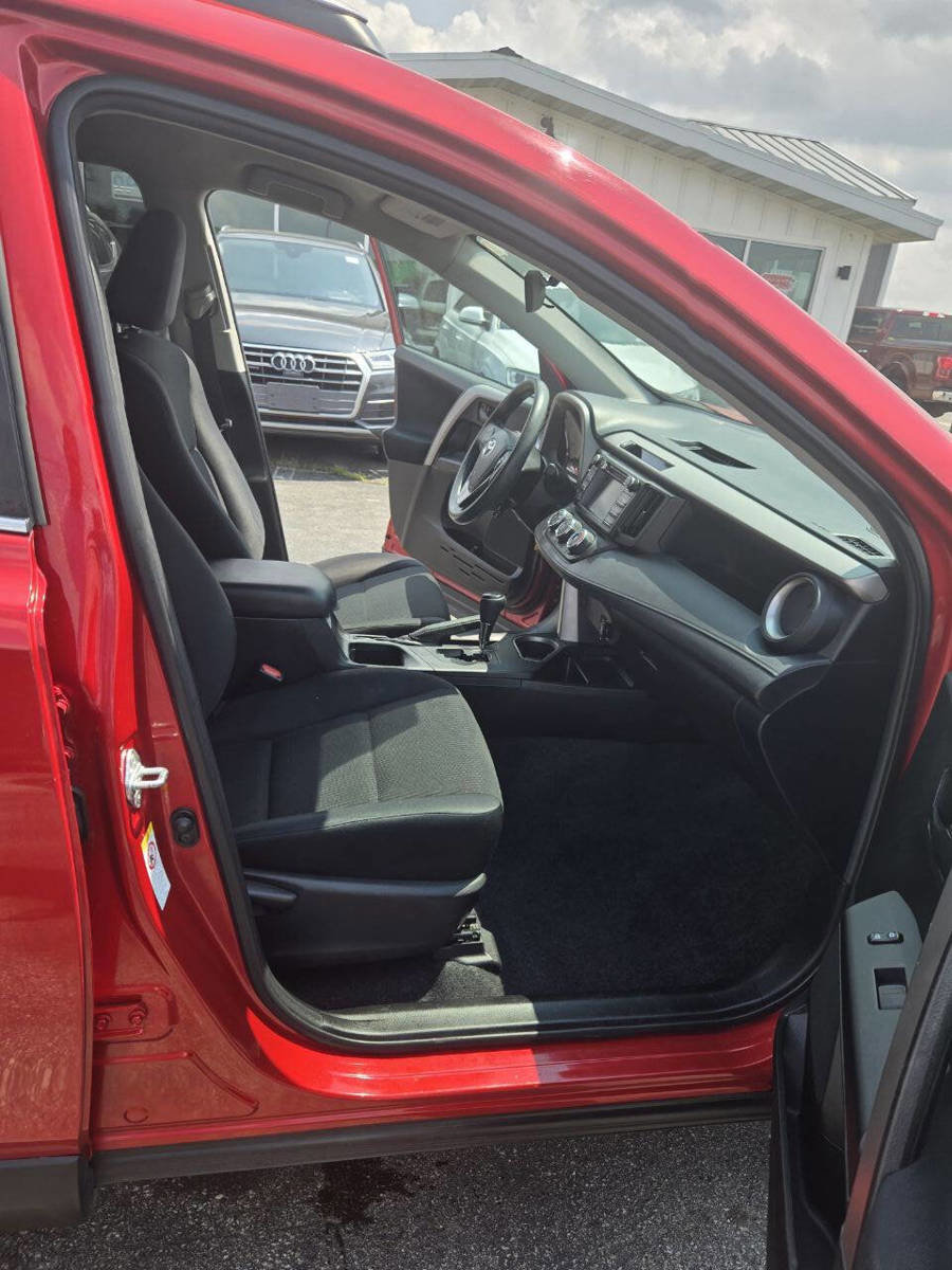 Used 2017 Toyota RAV4 LE image 32