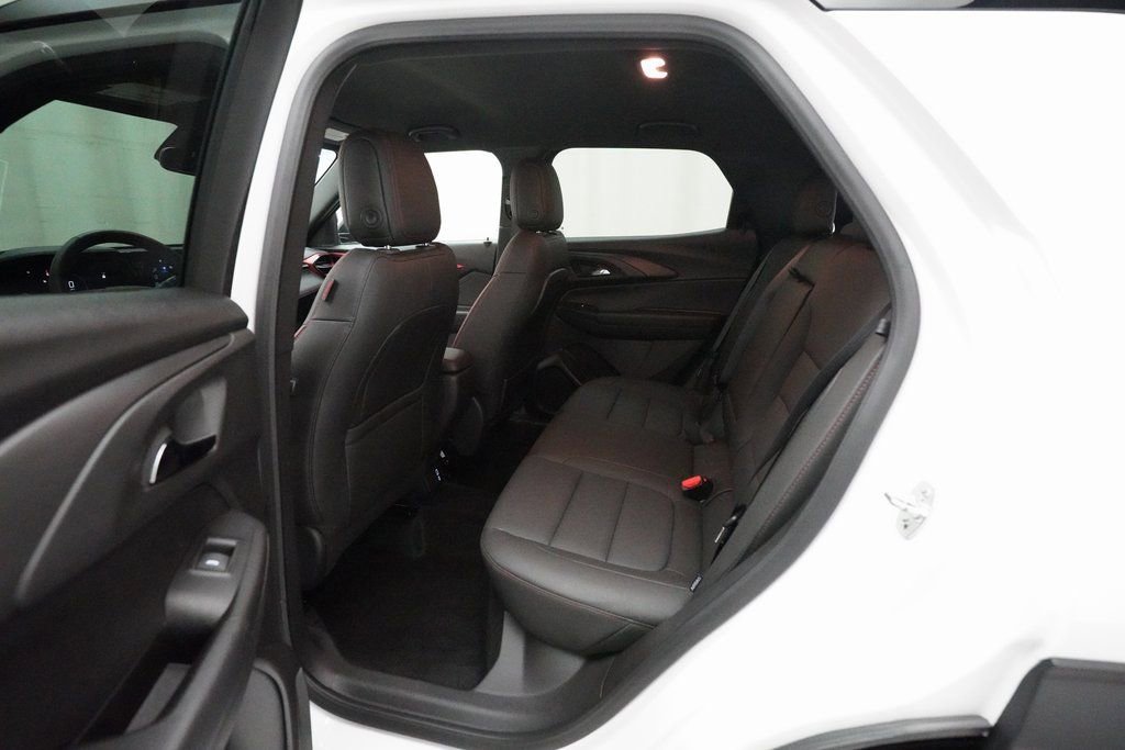Used 2025 Chevrolet TrailBlazer RS w/ Convenience Package image 16
