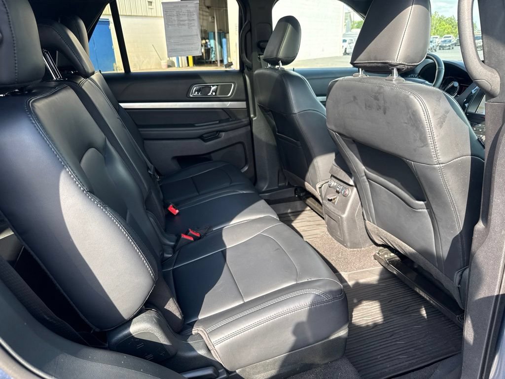 Used 2019 Ford Explorer XLT w/ Equipment Group 202A AWD/4WD image 40