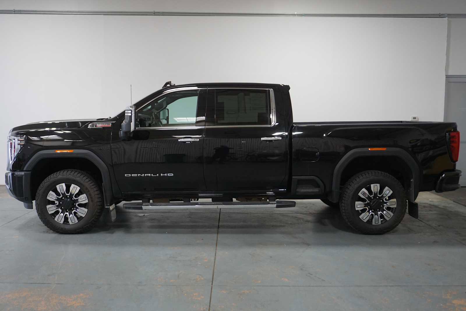 Certified 2024 GMC Sierra 3500 Denali w/ Denali Reserve Package image 2
