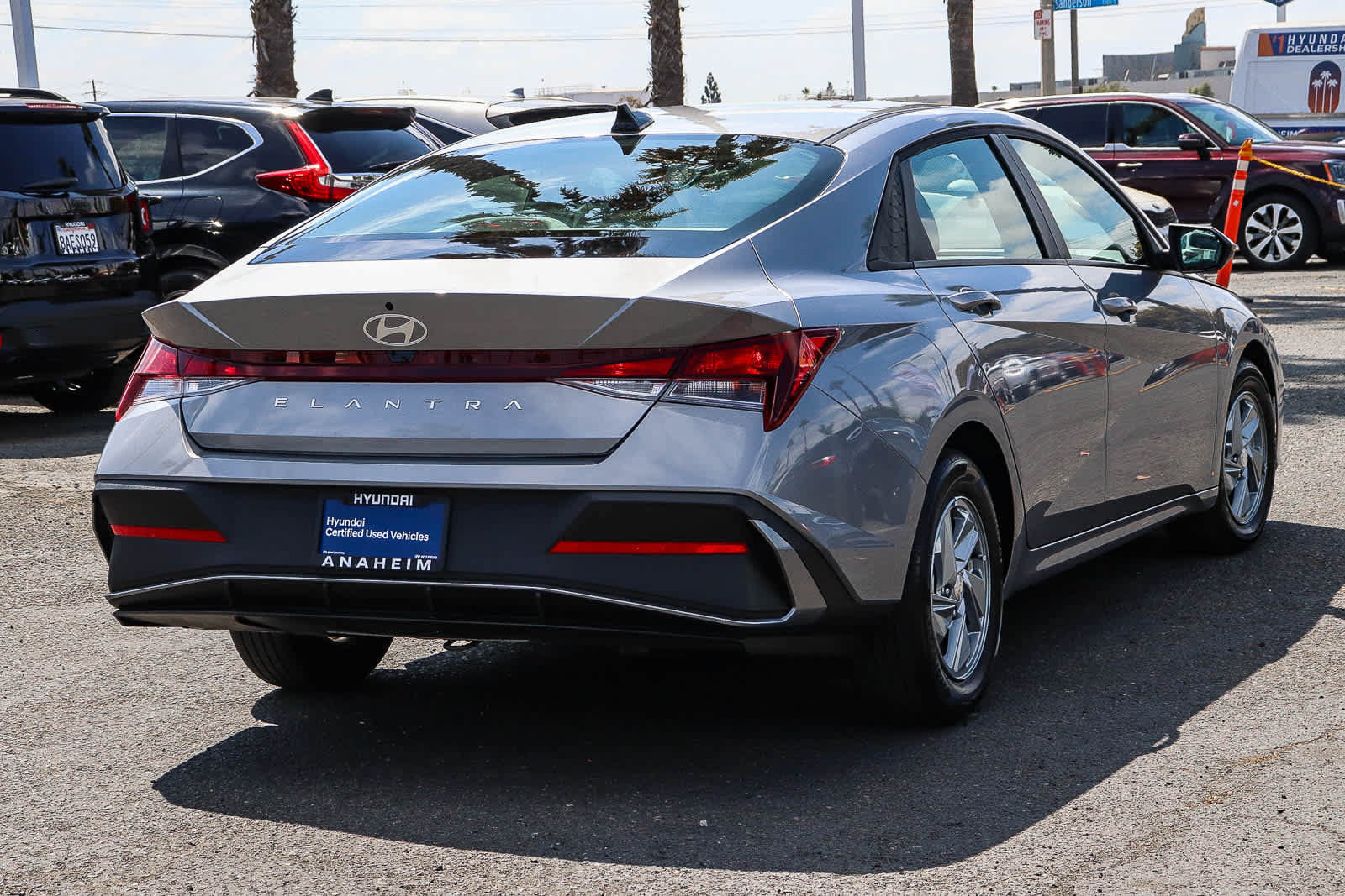 Used 2025 Hyundai Elantra SE w/ Cargo Package FWD image 7