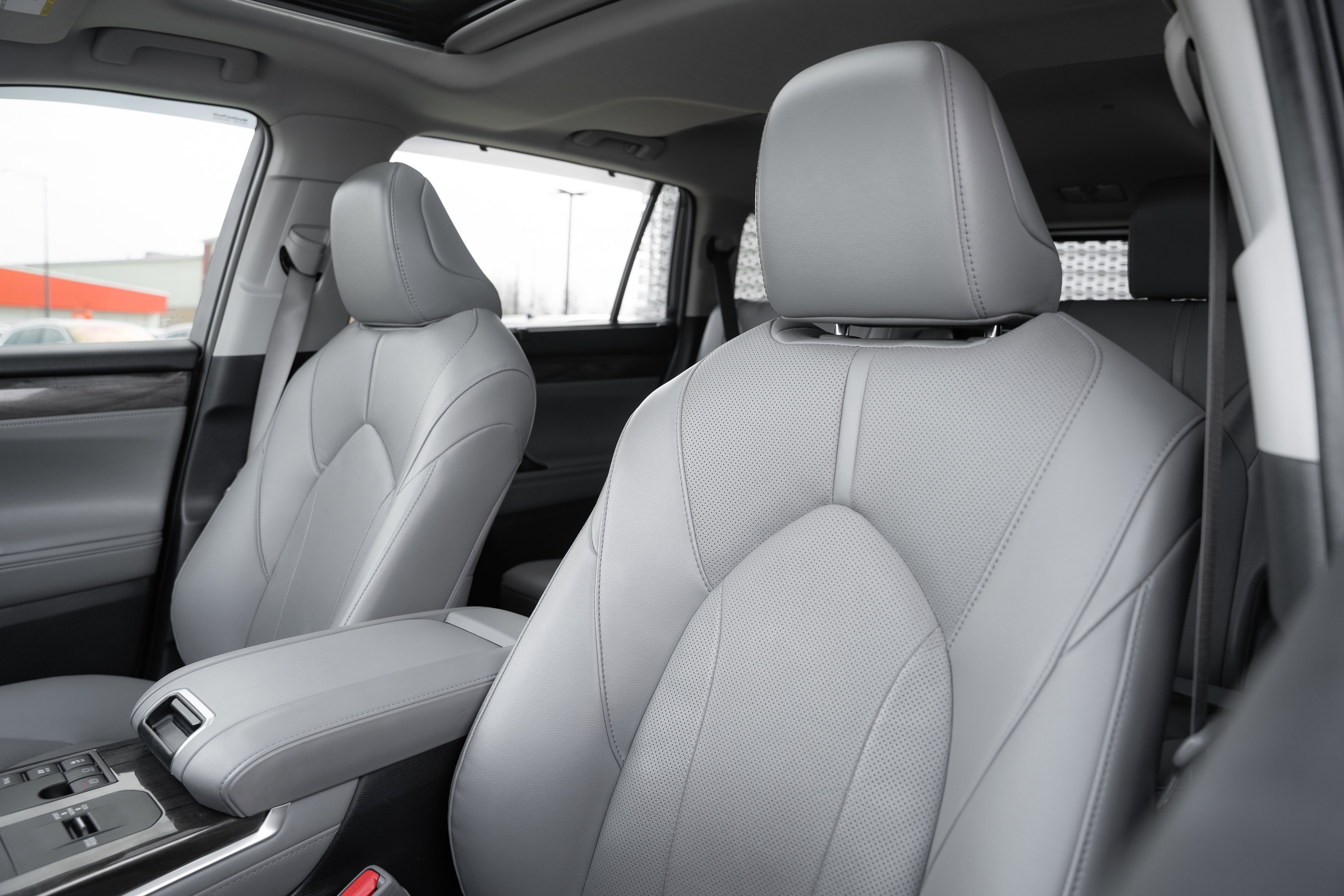 Used 2023 Toyota Highlander Limited image 24