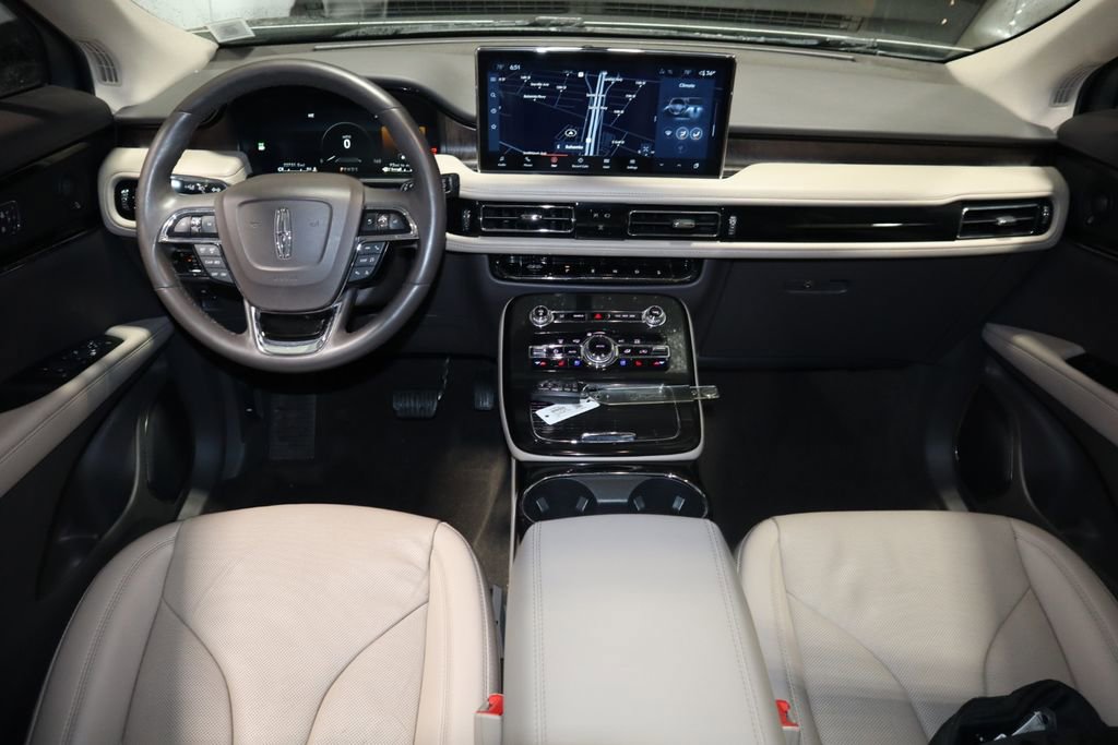 Used 2021 Lincoln Nautilus Reserve image 11