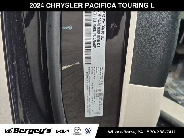 Used 2024 Chrysler Pacifica Touring-L FWD image 31